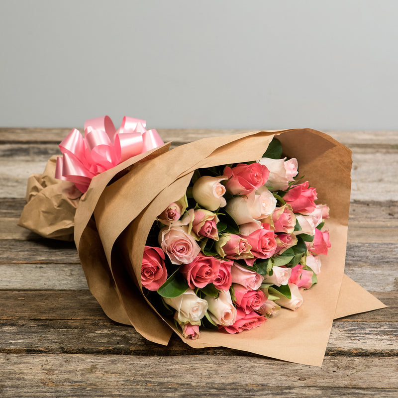 Dainty Delight - 30 Short Stemmed Coloured Rose Posy