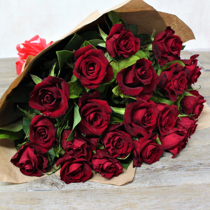 Simple Elegance - 20 Medium Stemmed Stunning Red Roses