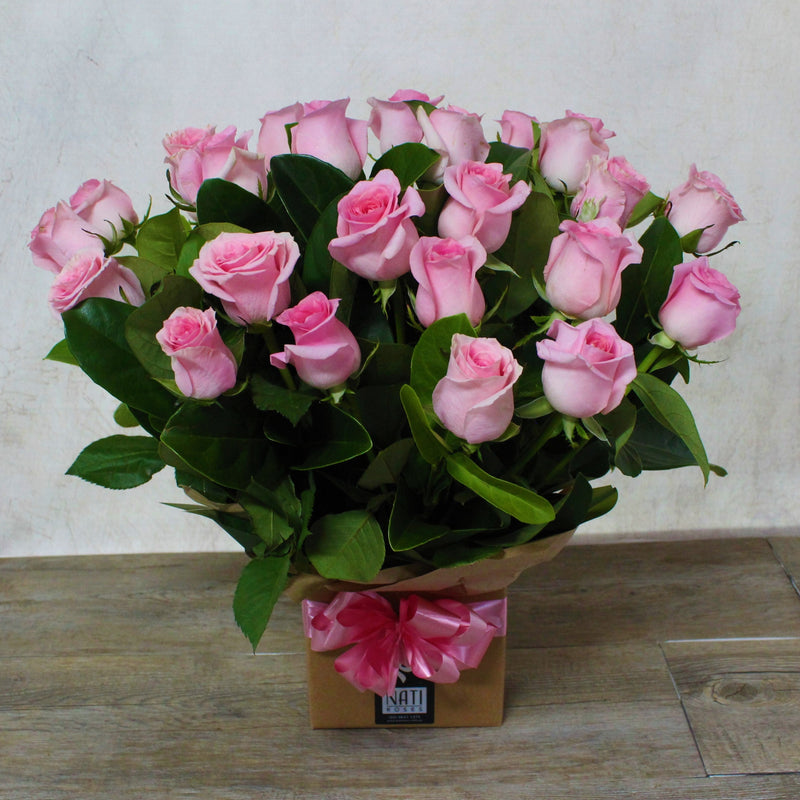 Sweet Thoughts - 20 Short Stemmed Coloured Roses in a Box